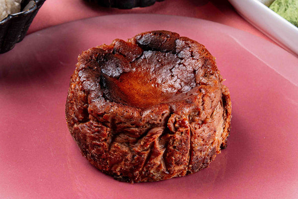 酒蔵「大納川」の酒粕を使用した濃厚なチョコレートバスクチーズケーキ